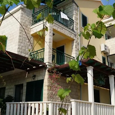 Apartament In With Terrace, Air Conditioning, Wifi Orebić